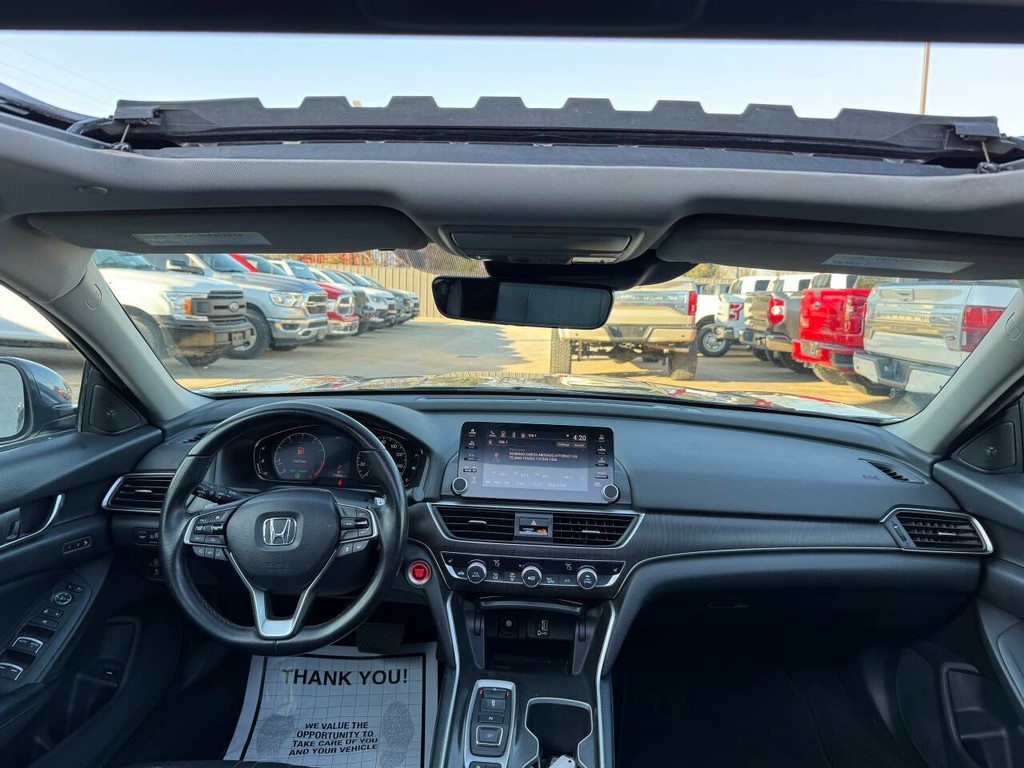 Honda Accord Sedan Vehicle Full-screen Gallery Image 17