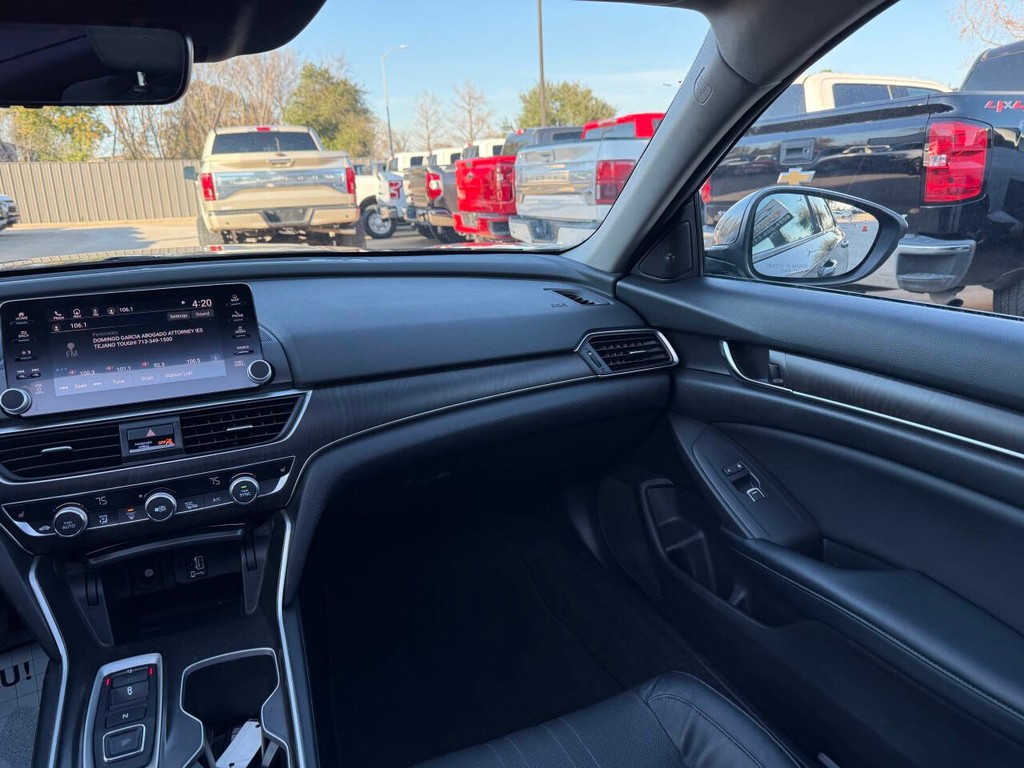 Honda Accord Sedan Vehicle Full-screen Gallery Image 20