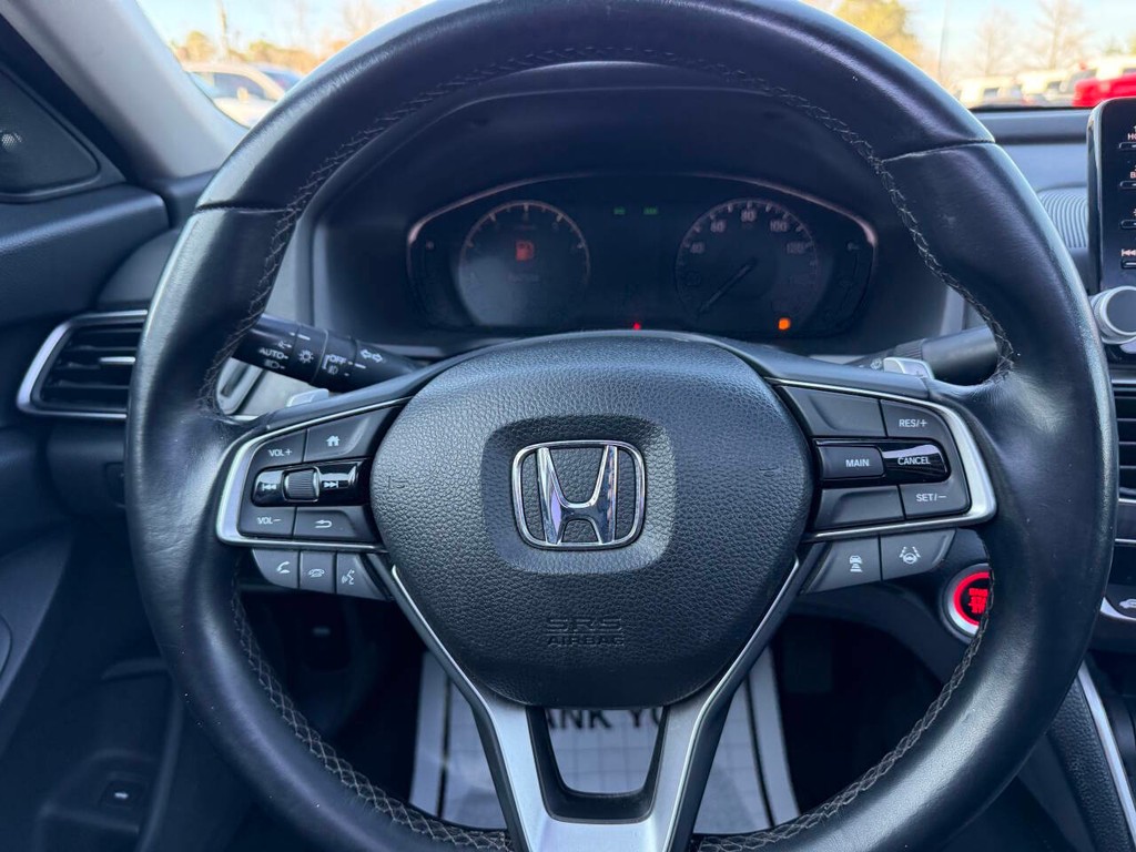 Honda Accord Sedan Vehicle Full-screen Gallery Image 23