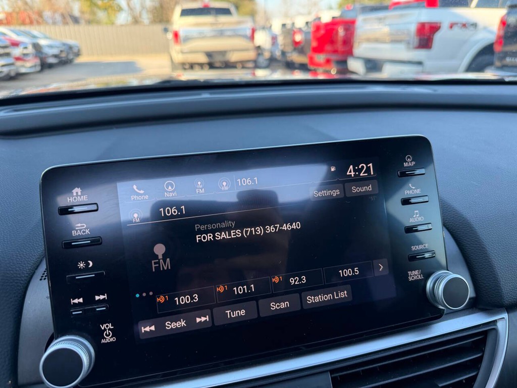 Honda Accord Sedan Vehicle Full-screen Gallery Image 25