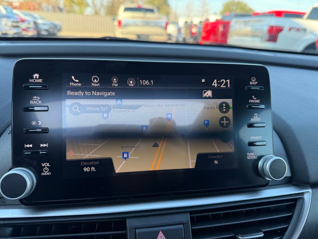 Honda Accord Sedan Vehicle Full-screen Gallery Image 26