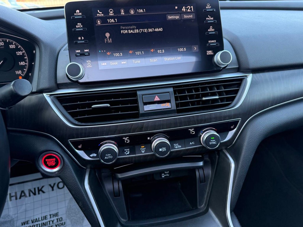 Honda Accord Sedan Vehicle Full-screen Gallery Image 28