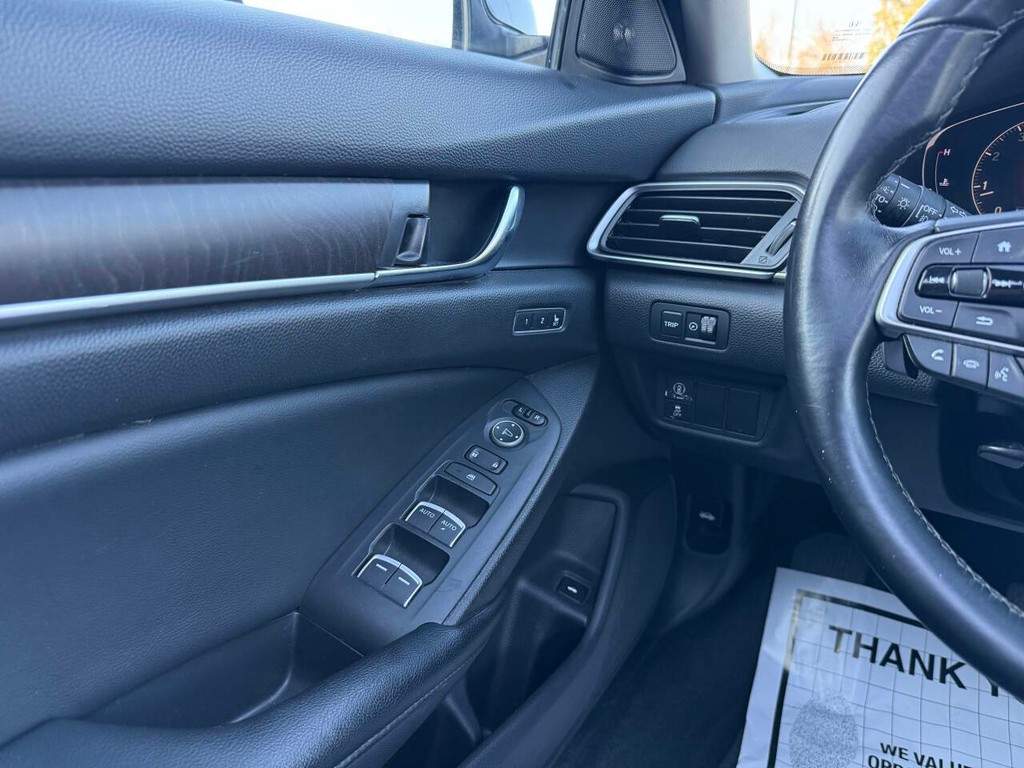 Honda Accord Sedan Vehicle Full-screen Gallery Image 30