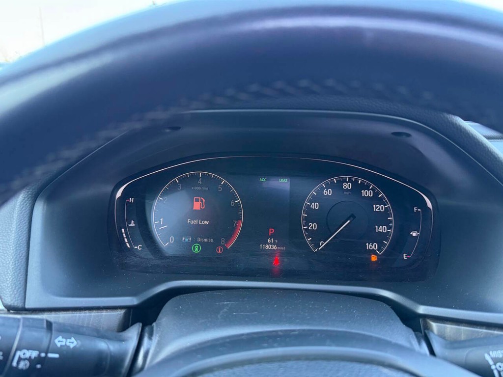 Honda Accord Sedan Vehicle Full-screen Gallery Image 32