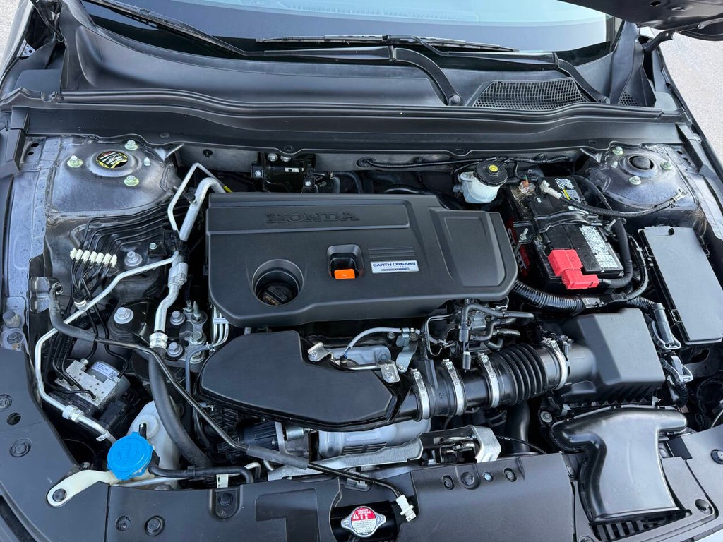 Honda Accord Sedan Vehicle Full-screen Gallery Image 35