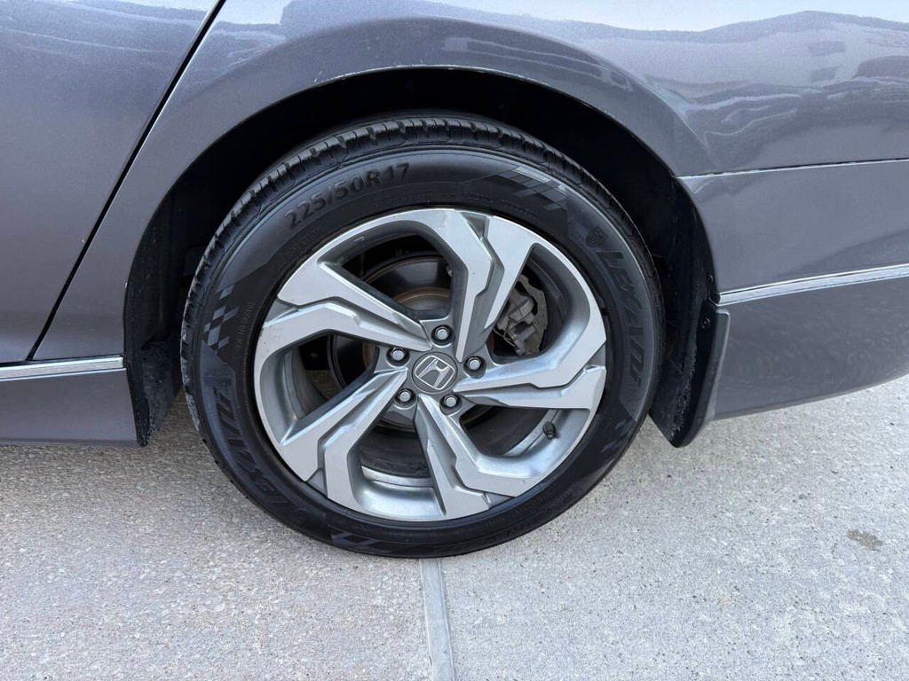 Honda Accord Sedan Vehicle Full-screen Gallery Image 36