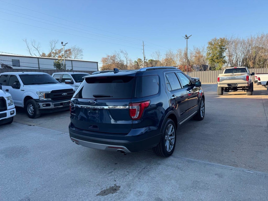 Ford Explorer Vehicle Full-screen Gallery Image 05