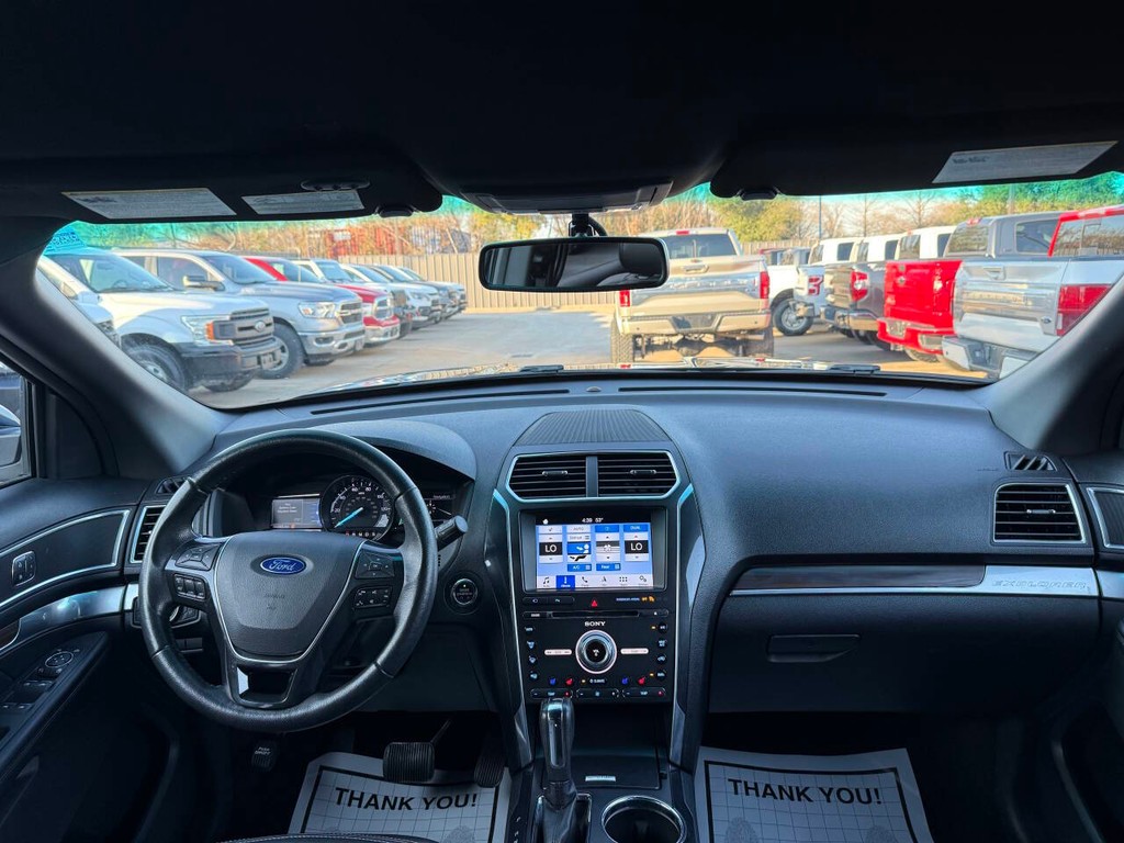 Ford Explorer Vehicle Full-screen Gallery Image 19