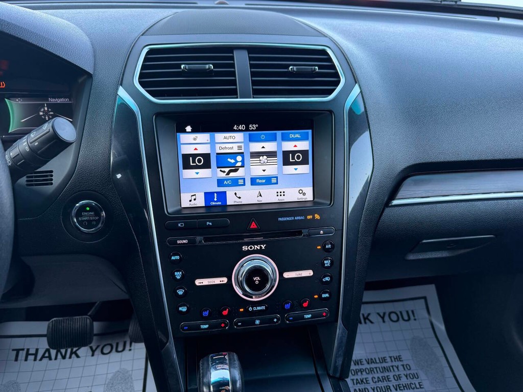 Ford Explorer Vehicle Full-screen Gallery Image 26