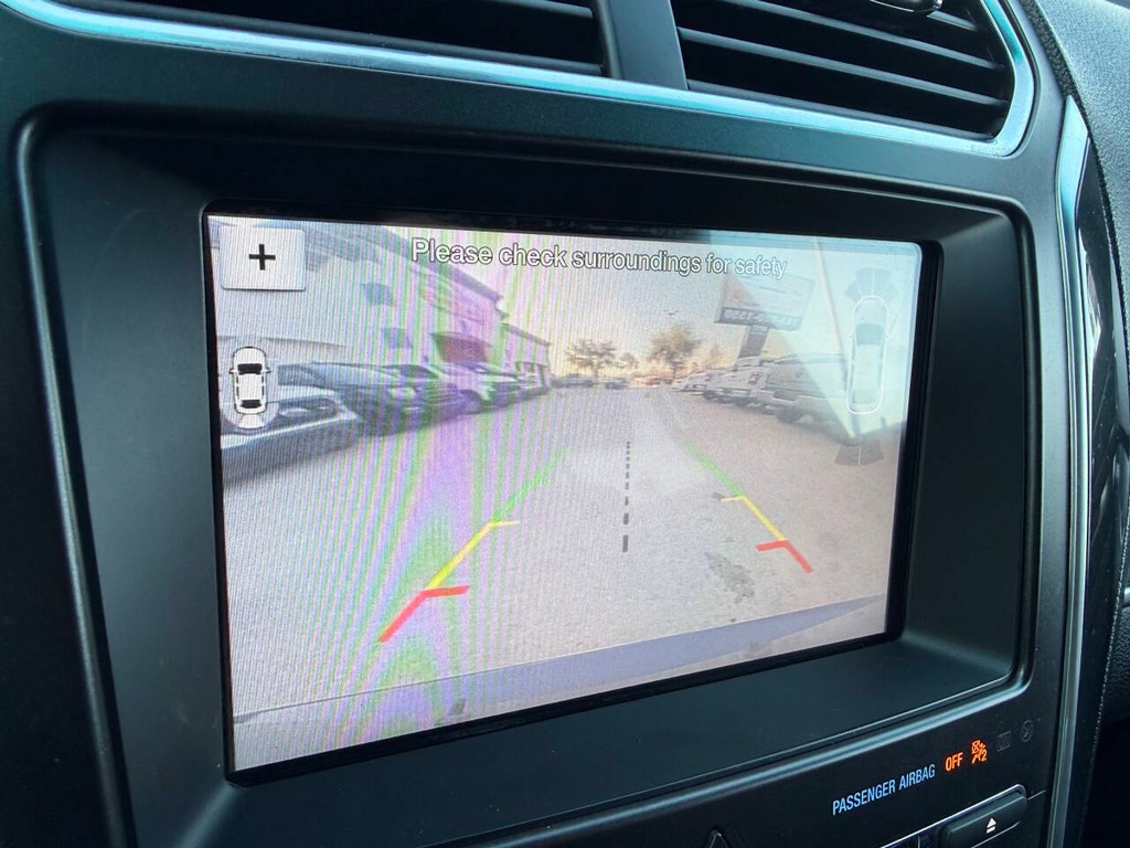 Ford Explorer Vehicle Full-screen Gallery Image 29