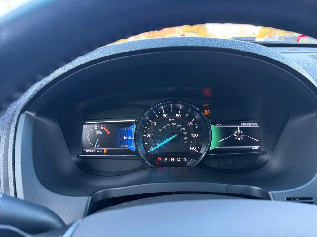 Ford Explorer Vehicle Full-screen Gallery Image 33