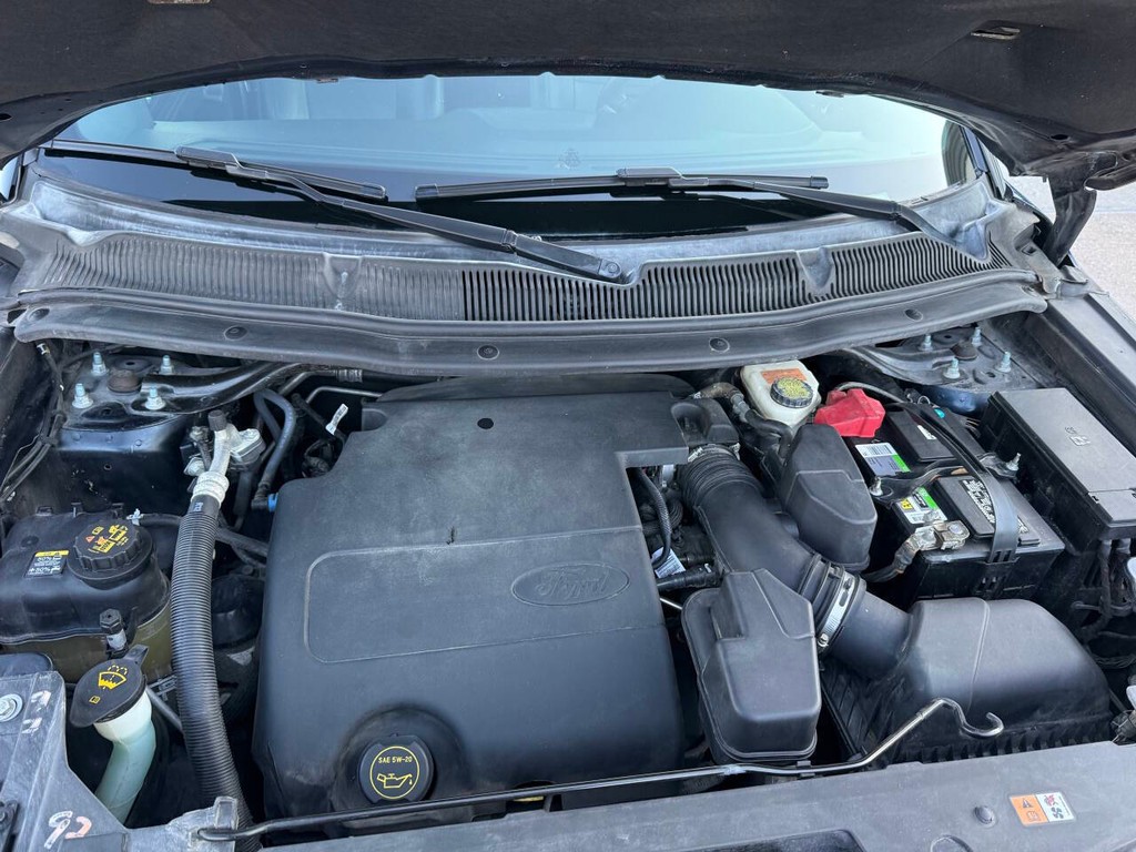 Ford Explorer Vehicle Full-screen Gallery Image 36