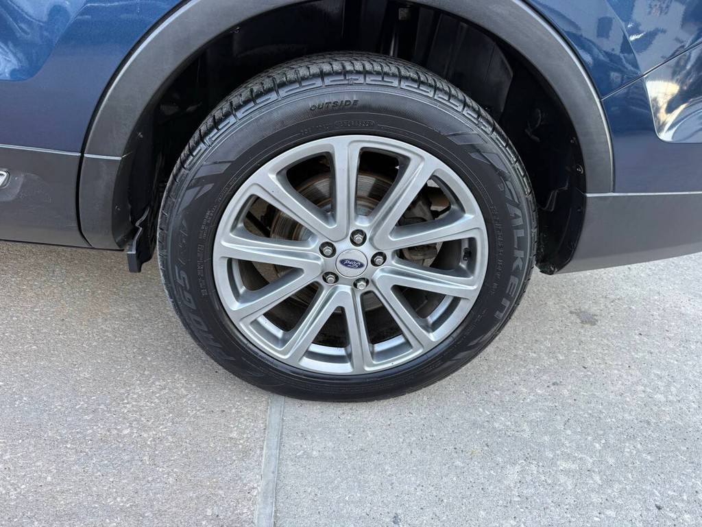 Ford Explorer Vehicle Full-screen Gallery Image 37