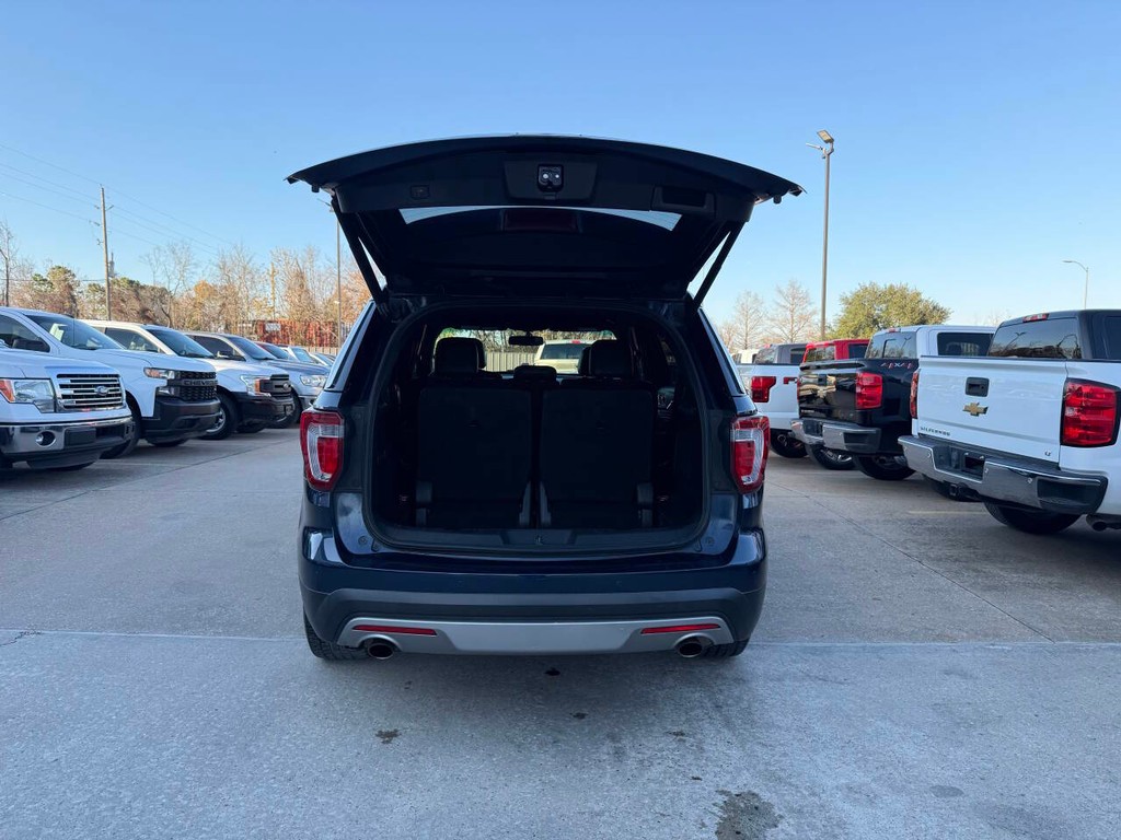 Ford Explorer Vehicle Full-screen Gallery Image 38