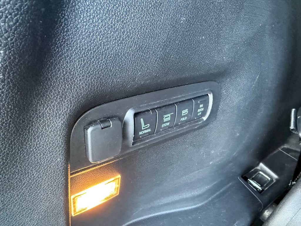 Ford Explorer Vehicle Full-screen Gallery Image 40