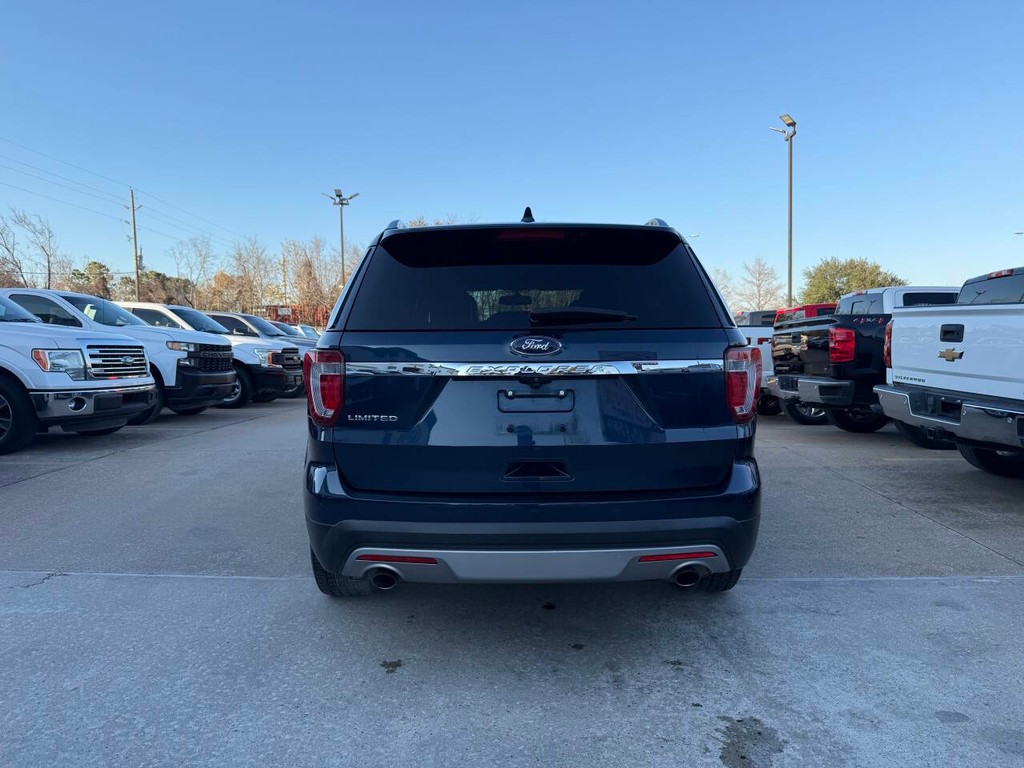 Ford Explorer Vehicle Full-screen Gallery Image 41