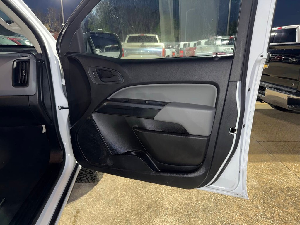 Chevrolet Colorado Vehicle Full-screen Gallery Image 11