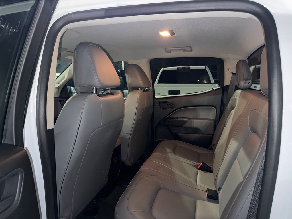 Chevrolet Colorado Vehicle Full-screen Gallery Image 12