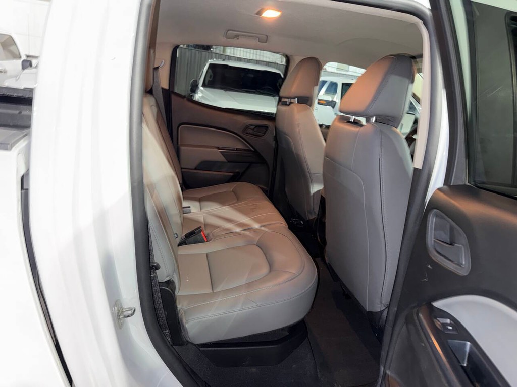 Chevrolet Colorado Vehicle Full-screen Gallery Image 15