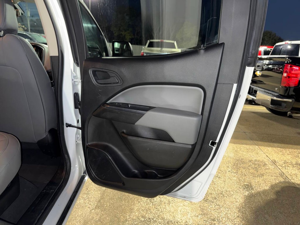 Chevrolet Colorado Vehicle Full-screen Gallery Image 16