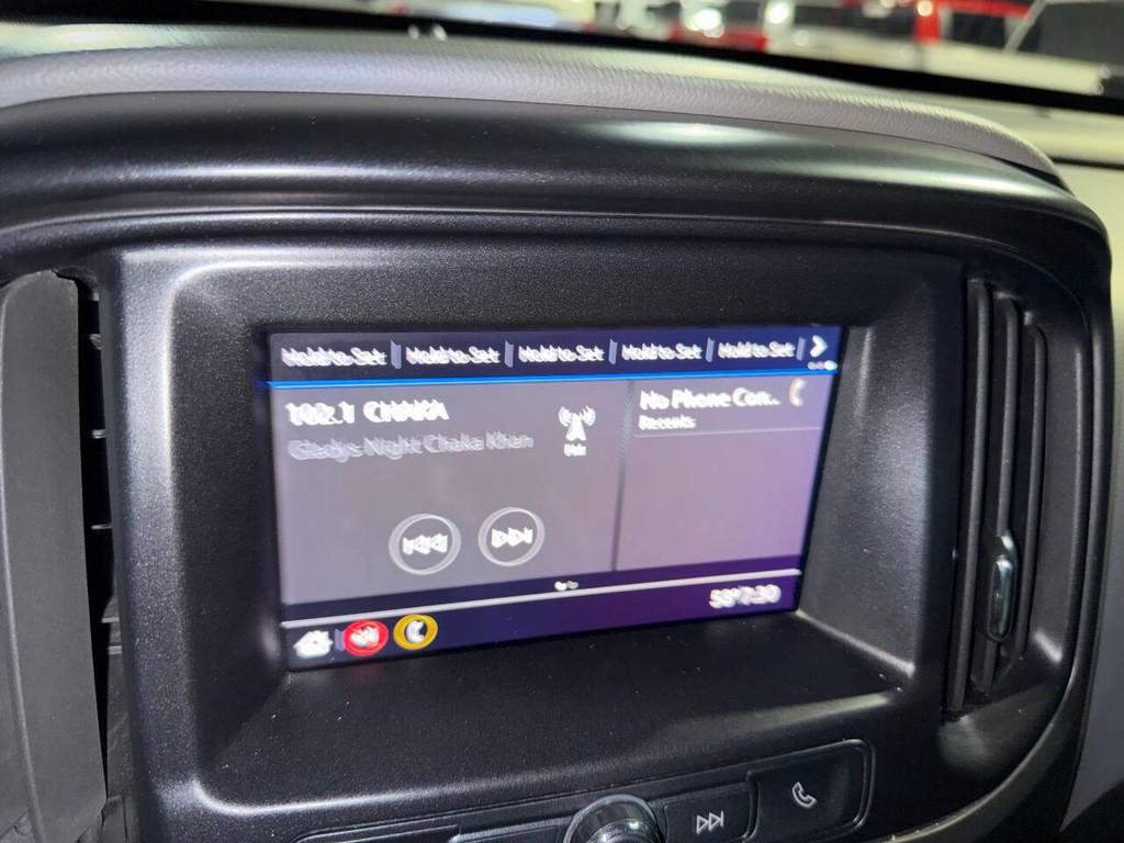 Chevrolet Colorado Vehicle Full-screen Gallery Image 25