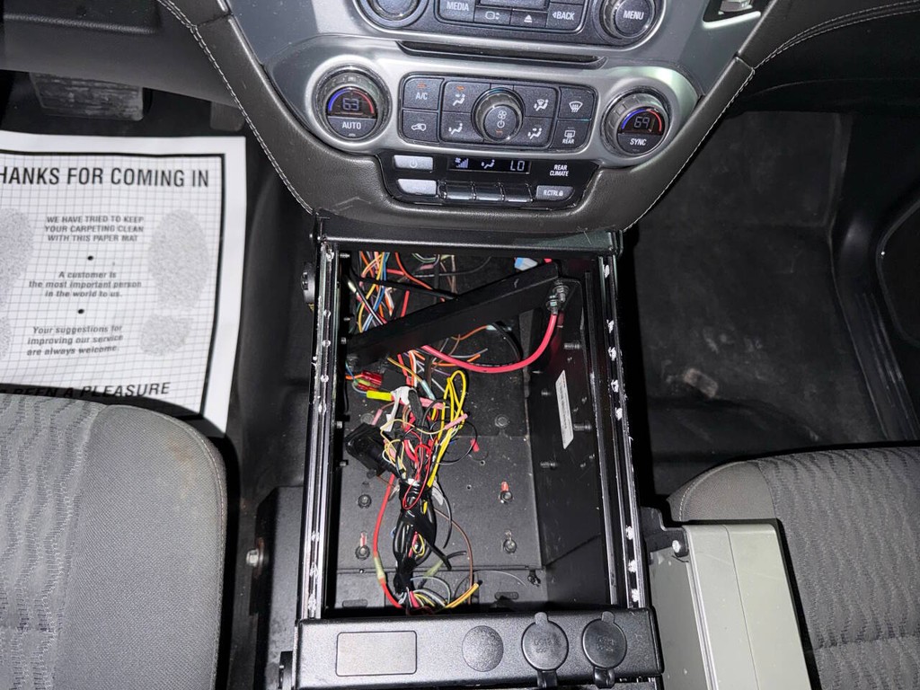 Chevrolet Tahoe Vehicle Full-screen Gallery Image 28