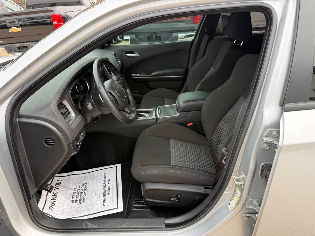 Dodge Charger Vehicle Full-screen Gallery Image 07