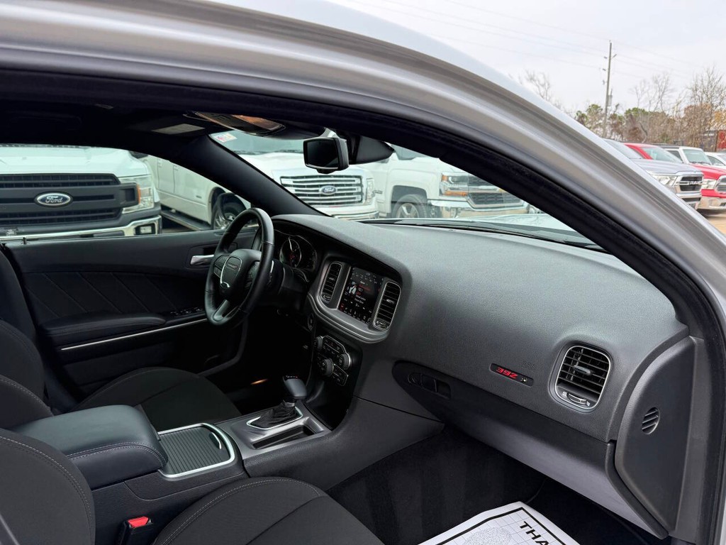 Dodge Charger Vehicle Full-screen Gallery Image 09