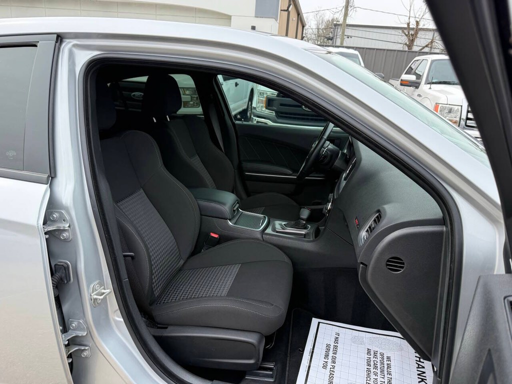 Dodge Charger Vehicle Full-screen Gallery Image 10