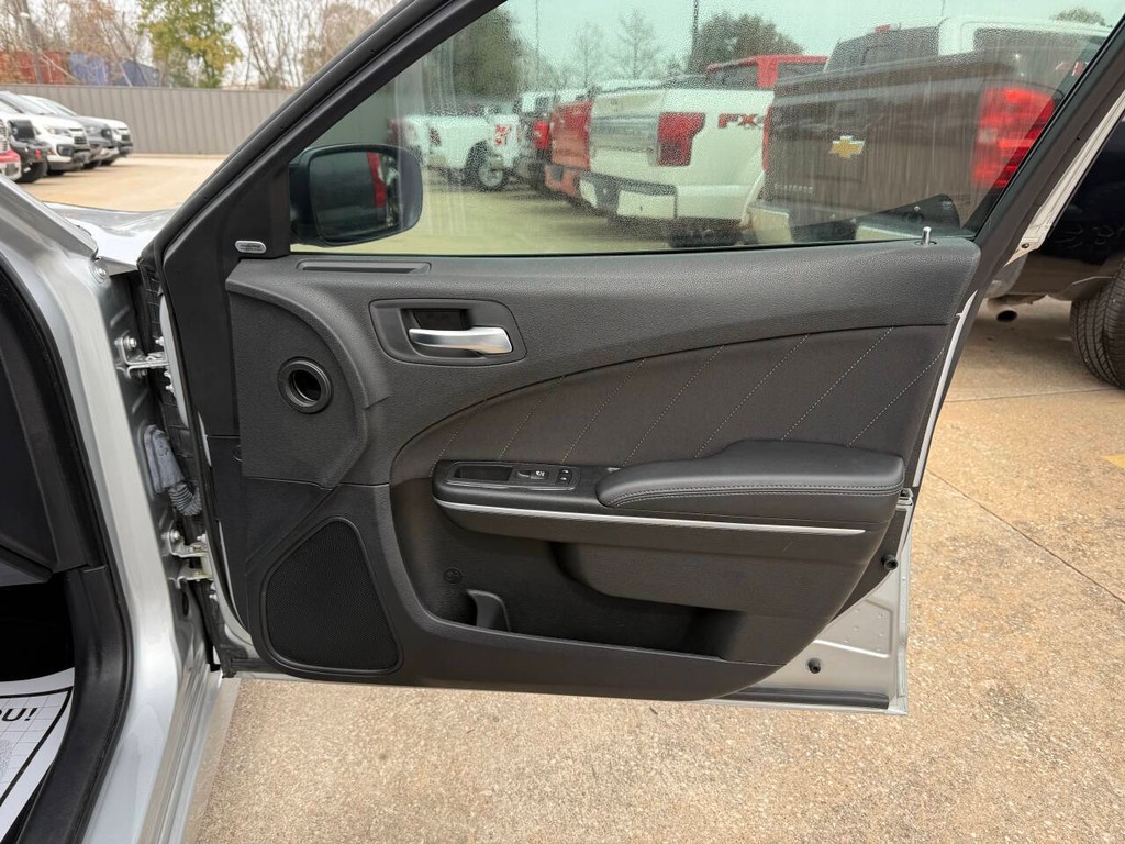 Dodge Charger Vehicle Full-screen Gallery Image 11