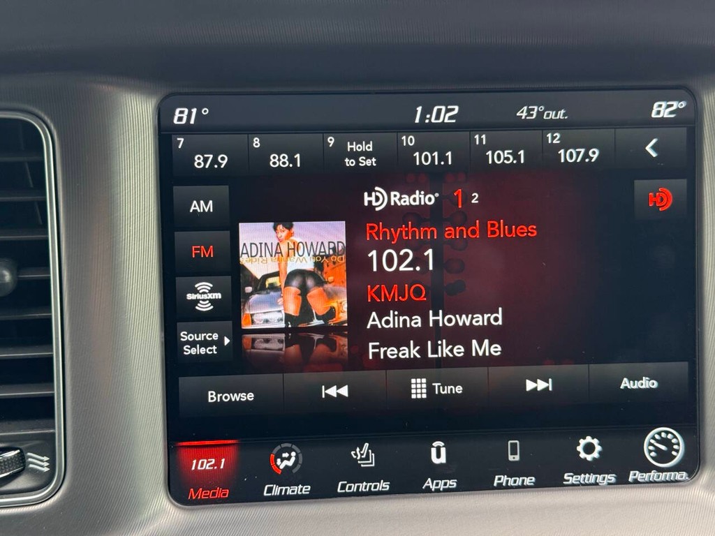 Dodge Charger Vehicle Full-screen Gallery Image 25