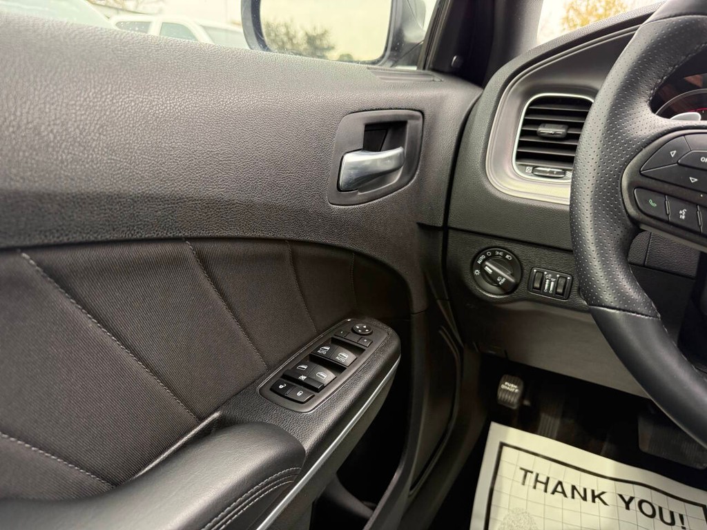 Dodge Charger Vehicle Full-screen Gallery Image 29