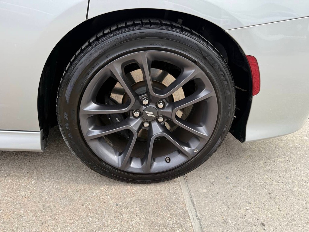 Dodge Charger Vehicle Full-screen Gallery Image 34