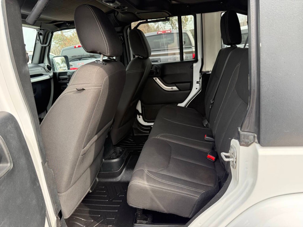 Jeep Wrangler JK Unlimited Vehicle Full-screen Gallery Image 13