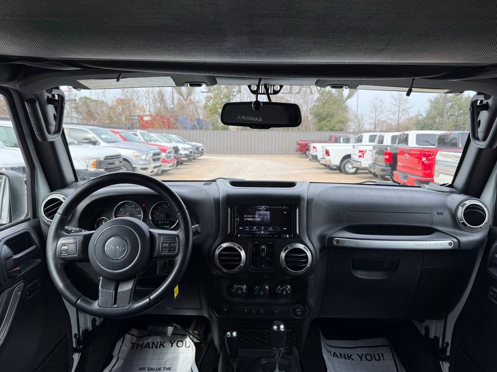 Jeep Wrangler JK Unlimited Vehicle Full-screen Gallery Image 17