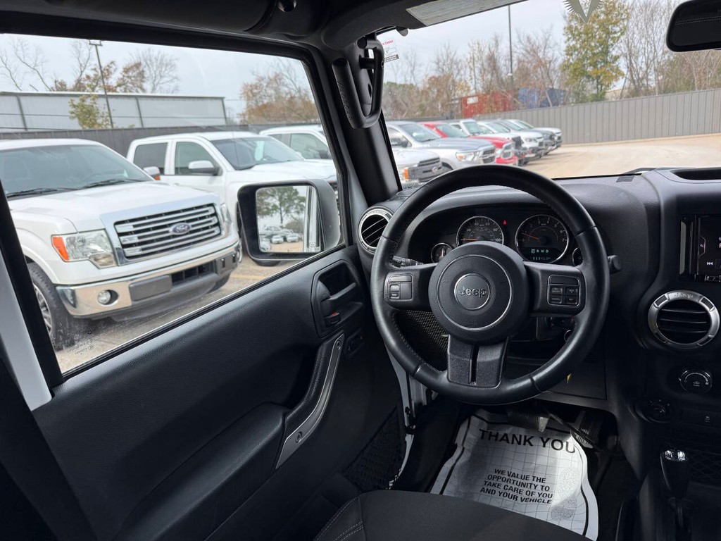 Jeep Wrangler JK Unlimited Vehicle Full-screen Gallery Image 19