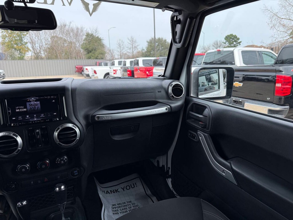 Jeep Wrangler JK Unlimited Vehicle Full-screen Gallery Image 20