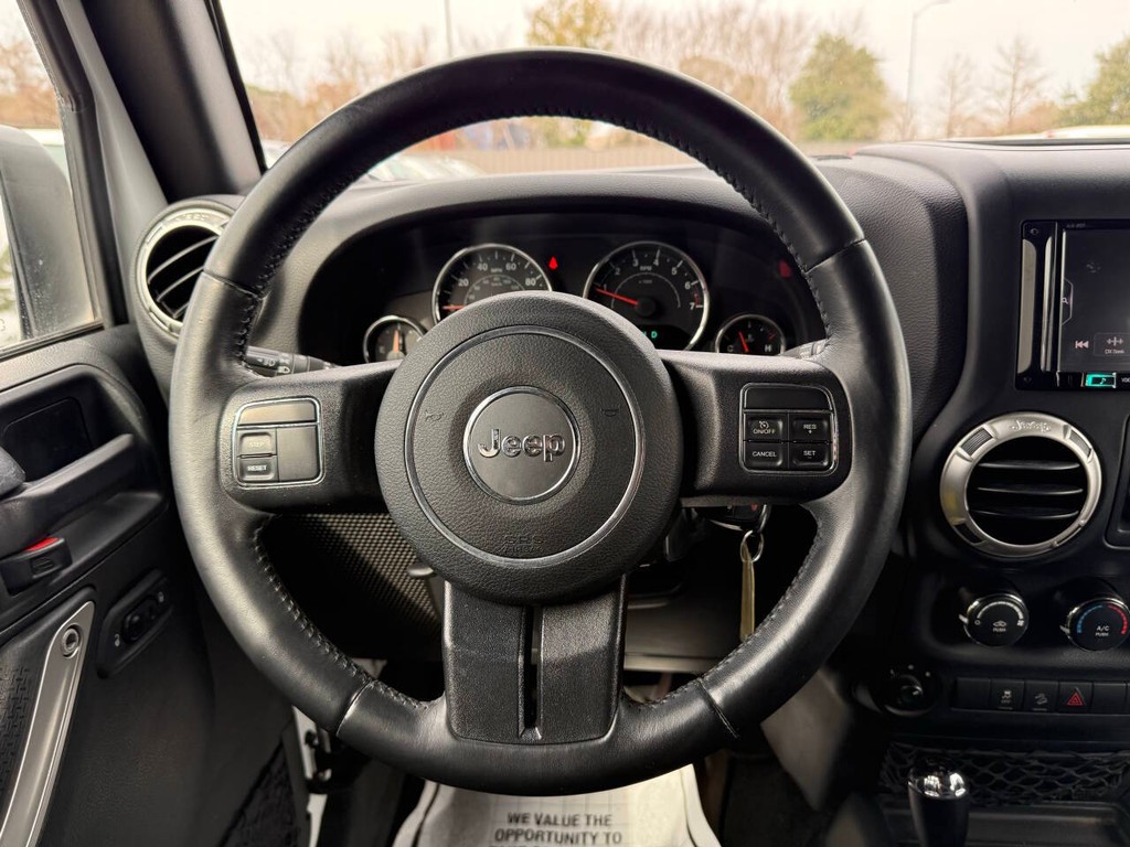 Jeep Wrangler JK Unlimited Vehicle Full-screen Gallery Image 22