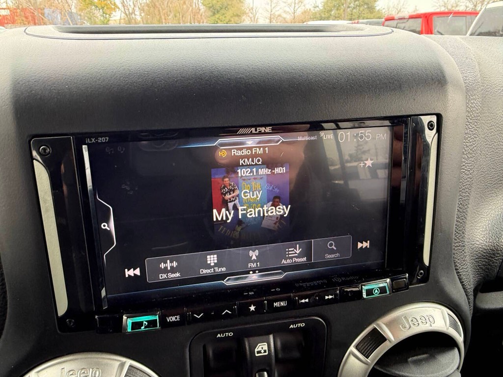 Jeep Wrangler JK Unlimited Vehicle Full-screen Gallery Image 25