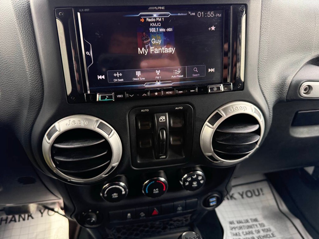 Jeep Wrangler JK Unlimited Vehicle Full-screen Gallery Image 27