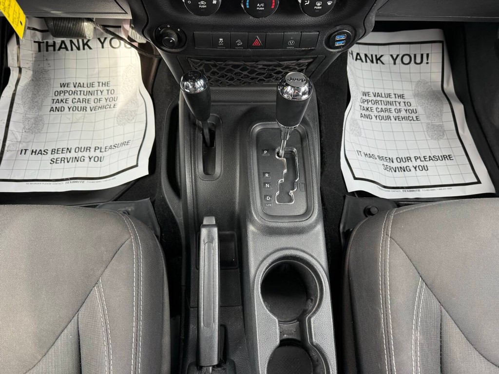 Jeep Wrangler JK Unlimited Vehicle Full-screen Gallery Image 29