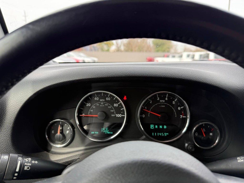 Jeep Wrangler JK Unlimited Vehicle Full-screen Gallery Image 31