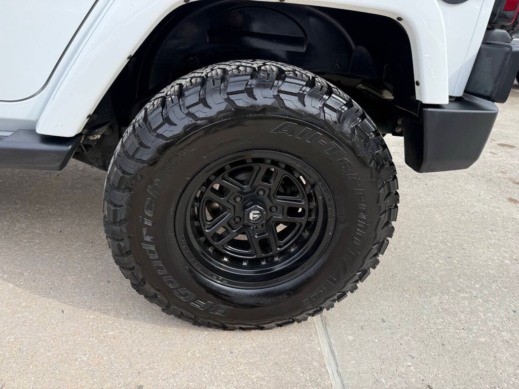 Jeep Wrangler JK Unlimited Vehicle Full-screen Gallery Image 35