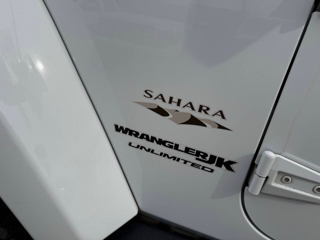 Jeep Wrangler JK Unlimited Vehicle Full-screen Gallery Image 36