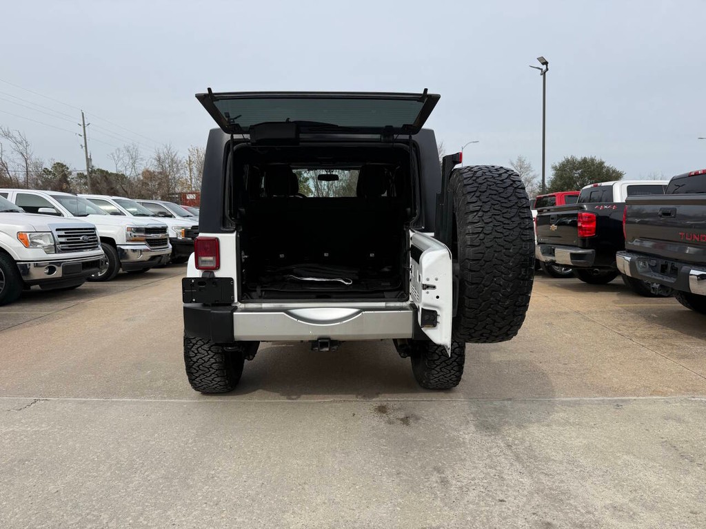 Jeep Wrangler JK Unlimited Vehicle Full-screen Gallery Image 38