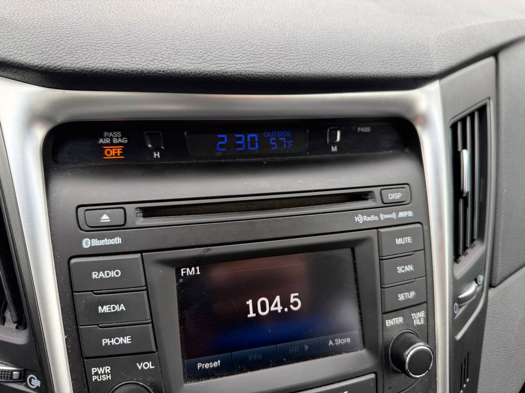 Hyundai Sonata Vehicle Full-screen Gallery Image 25