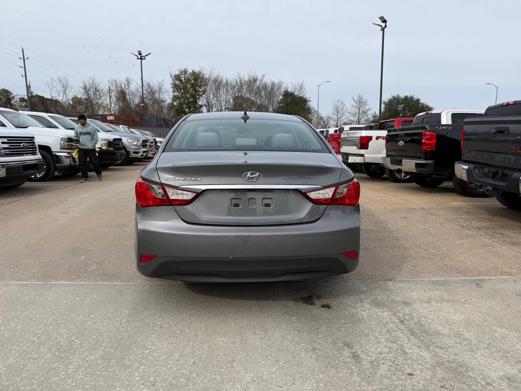 Hyundai Sonata Vehicle Full-screen Gallery Image 36