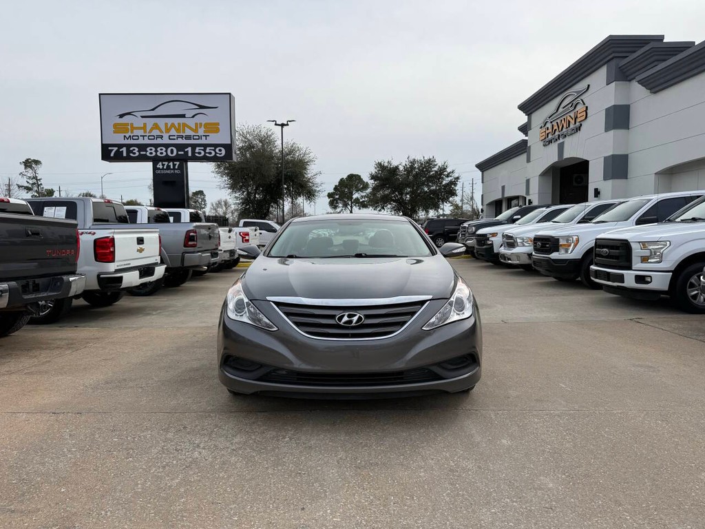 Hyundai Sonata Vehicle Full-screen Gallery Image 38