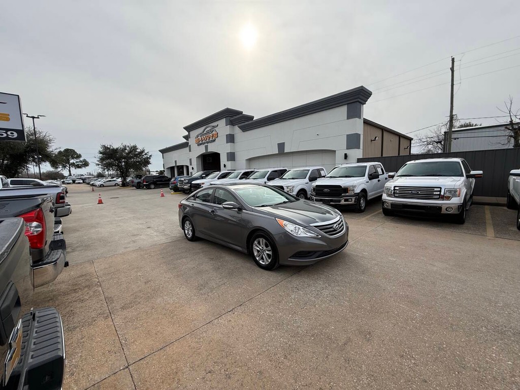 Hyundai Sonata Vehicle Full-screen Gallery Image 41