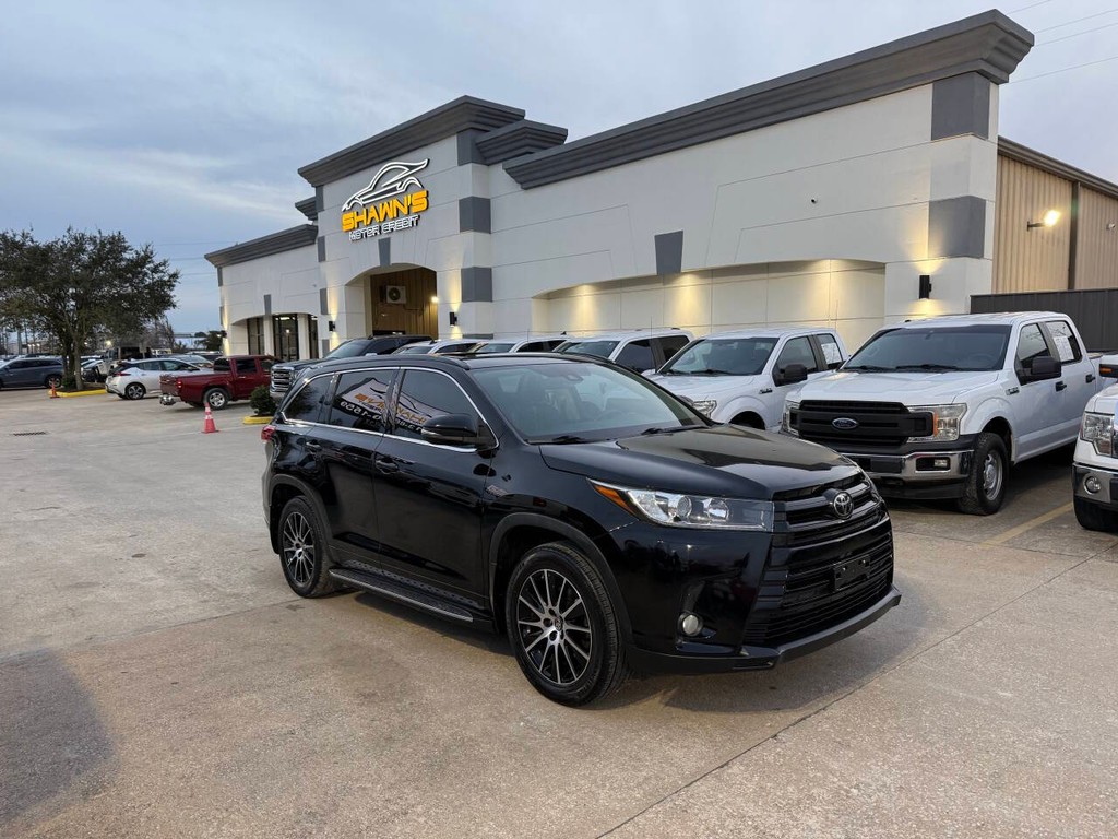 Toyota Highlander Vehicle Full-screen Gallery Image 02